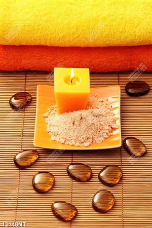 Tranh muối và ngọn nến treo spa