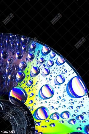 Tranh những giọt nước trên đĩa CD