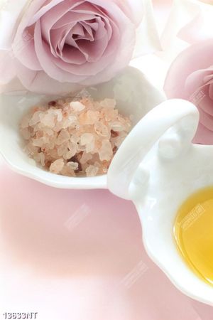 Tranh hoa hồng và muối đá spa