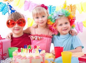 Tranh bữa tiệc sinh nhật của bé