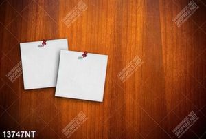 Tranh giấy ghi chú gắn lên tường gỗ