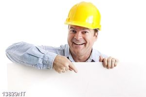 Tranh anh chàng đội mũ bảo hộ vàng