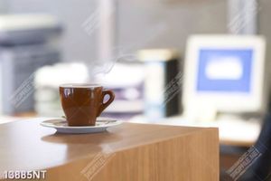 Tranh tách trà nóng hổi