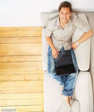 Tranh chàng trai ngồi trên ghế sofa