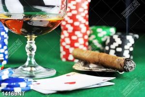 Tranh ly rượu trên sòng bài casino