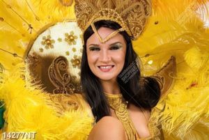 Tranh người đẹp mặc trang phục lễ hội 