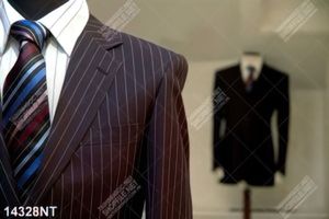 Tranh bộ vest lịch lãm