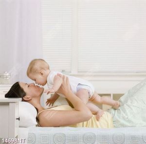 Tranh mẹ và em bé