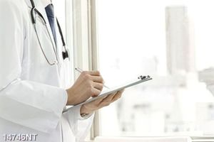 Tranh bác sỹ thăm khám bệnh