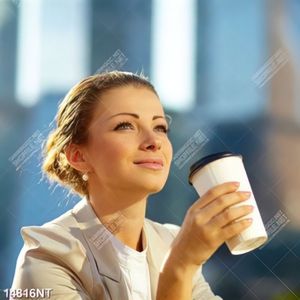 Tranh cô gái thưởng thức cà phê