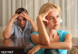 Tranh cặp đôi ngồi suy tư