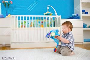 Tranh cậu bé chơi đồ chơi