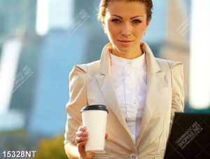 Tranh cô gái cầm ly cà phê