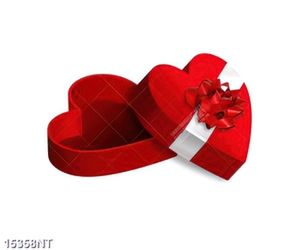 Tranh hộp quà hình trái tim đỏ