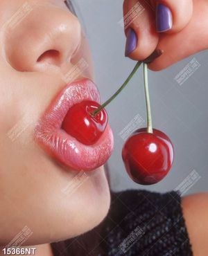 Tranh ăn cherry