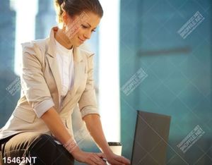 Tranh cô gái làm việc