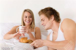 Tranh cặp đôi ăn điểm tâm sáng