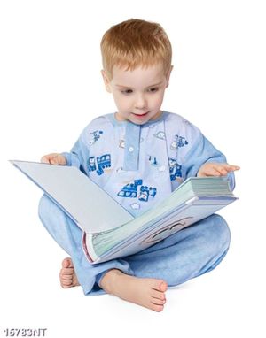 Tranh cậu bé ngồi đọc sách