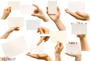 Tranh bàn tay cầm tờ giấy trắng