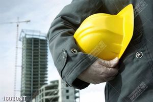 Tranh chiếc mũ bảo hộ màu vàng