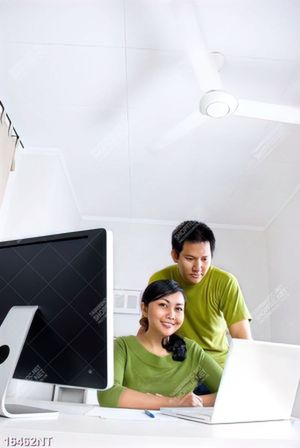 Tranh cô gái mặc áo xanh