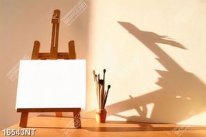 Tranh giá vẽ và bút vẽ