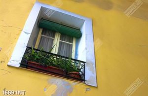 Tranh khung cửa sổ nhỏ