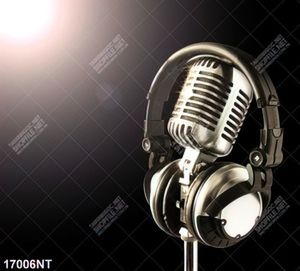 Tranh mic và tai nghe thu âm