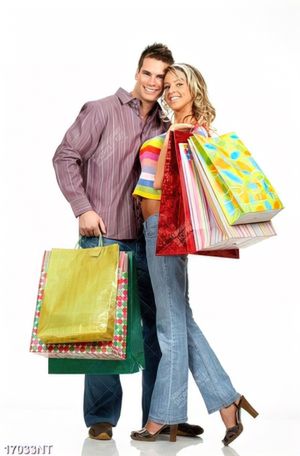 Tranh cặp đôi cầm túi đồ mua sắm