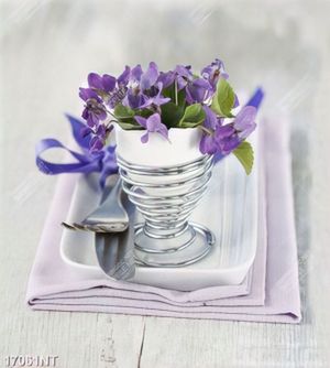 Tranh bình hoa nhỏ màu tím