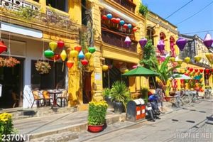 Tranh phố cổ lồng đèn