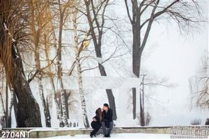 Tranh đôi nam nữ trên đồi tuyết 3d