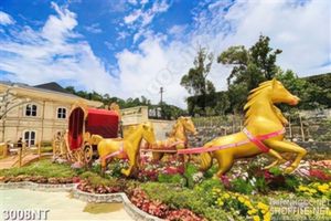 Tranh đàn ngựa vàng kéo xe