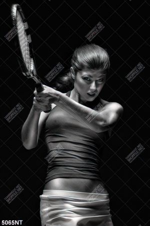 Tranh cô gái cầm vợt tennis