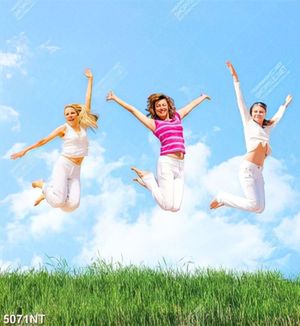 Tranh ba cô gái vui nhộn