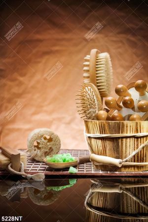 Tranh dụng cụ mát xa xông hơi