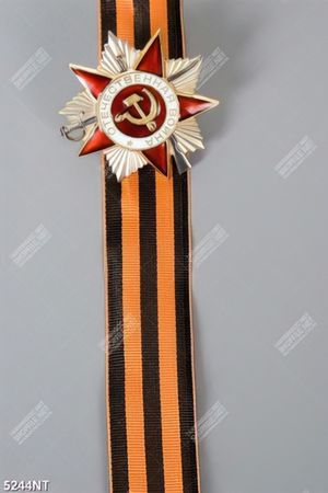 Tranh huy hiệu cài áo