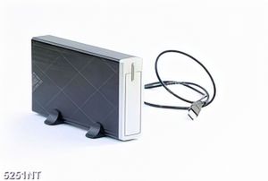 Tranh chiêc USB nhỏ