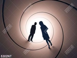 Tranh hai người đứng trong vòng xoắn