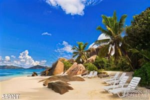 Tranh hòn đảo nhỏ trên đại dương xanh