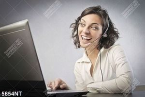 Tranh cô gái làm việc