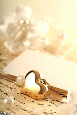 Tranh mặt dây chuyền hình trái tim