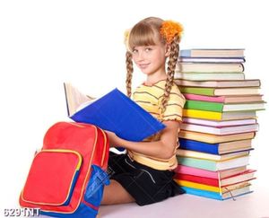 Tranh cô bé ngồi đọc sách