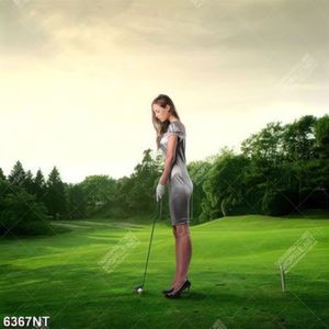 Tranh cô gái chơi golf