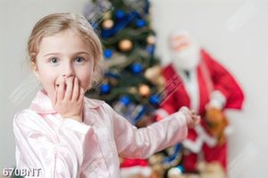 Tranh cô bé và ông già noel