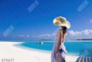 Tranh cô gái đứng bên bãi biển
