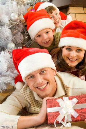 Tranh gia đình đón noel 7046NT
