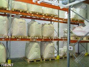 Tranh kệ đựng vật liệu