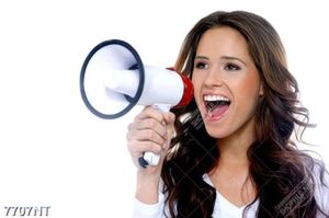 Tranh cô gái cầm loa 7707NT