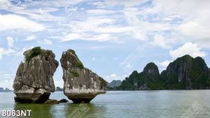 Tranh phong cảnh sông núi 8063NT